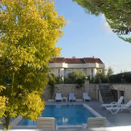 Vilă A Luxury 5 Bedroom With Private Pool