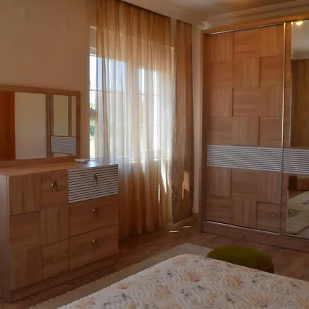 A Luxury 5 Bedroom With Private Pool *