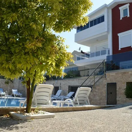A Luxury 5 Bedroom With Private Pool *