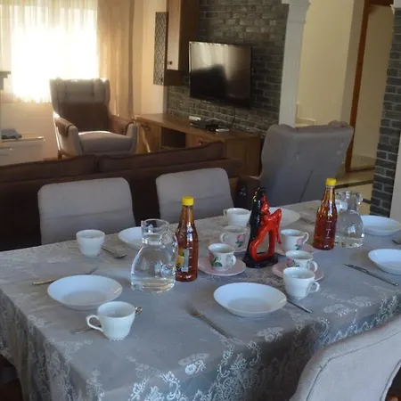 A Luxury 5 Bedroom With Private Pool *