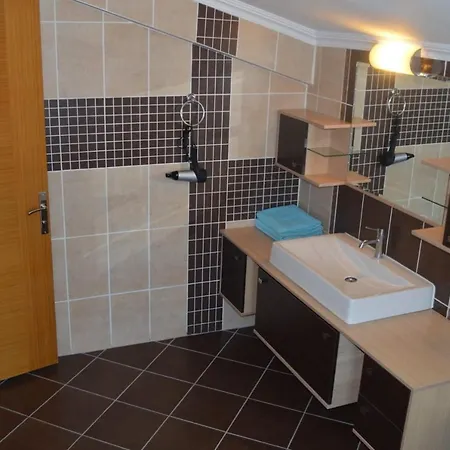 A Luxury 5 Bedroom With Private Pool Vilă