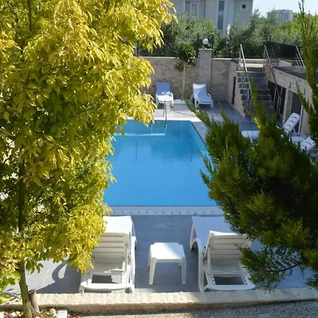 A Luxury 5 Bedroom With Private Pool *